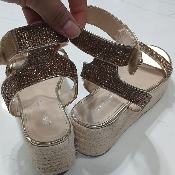 Berness Women's Platform Sandals with Glittering Straps Sz 10 Pre-owned - Picture 4 of 5